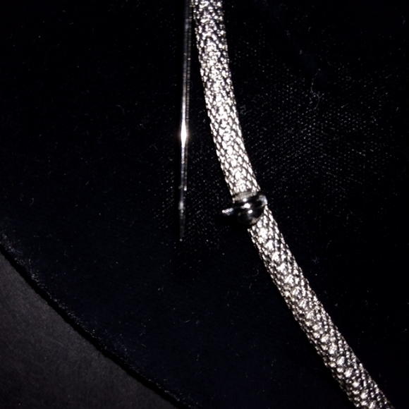 Vtg. Lisa Scallert Long Pearl Flower Pin/ Brooch in Silvertone - Picture 6 of 7